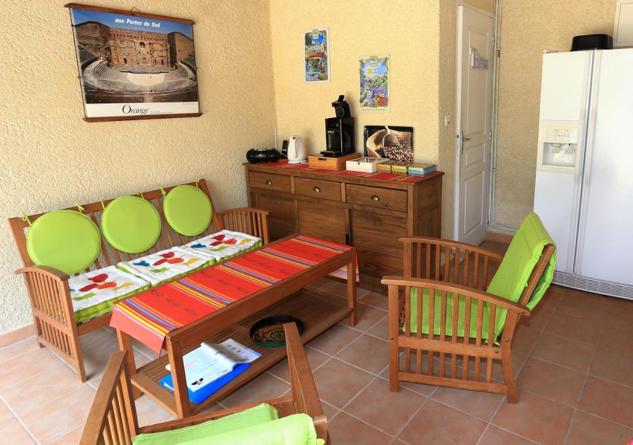 Santolines En Provence Acomodação com café da manhã Piolenc Exterior foto